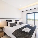 Villa Valbom Luxury Village *